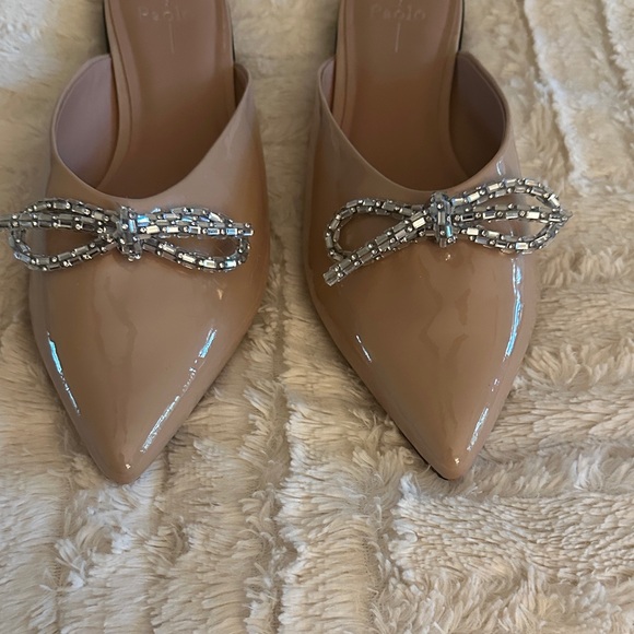 Paolo Women's Beige Patent Mules with Beaded Bow - Picture 3 of 5